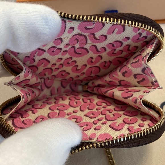 LOUIS Vuitton Monogram Coeur (Heart) Coin Purse - Picture 11 of 12